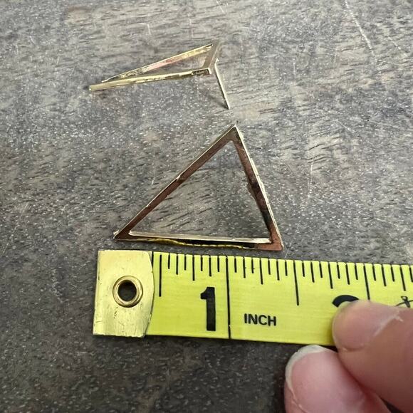 Gold tone geometric triangle earrings - Picture 4 of 4